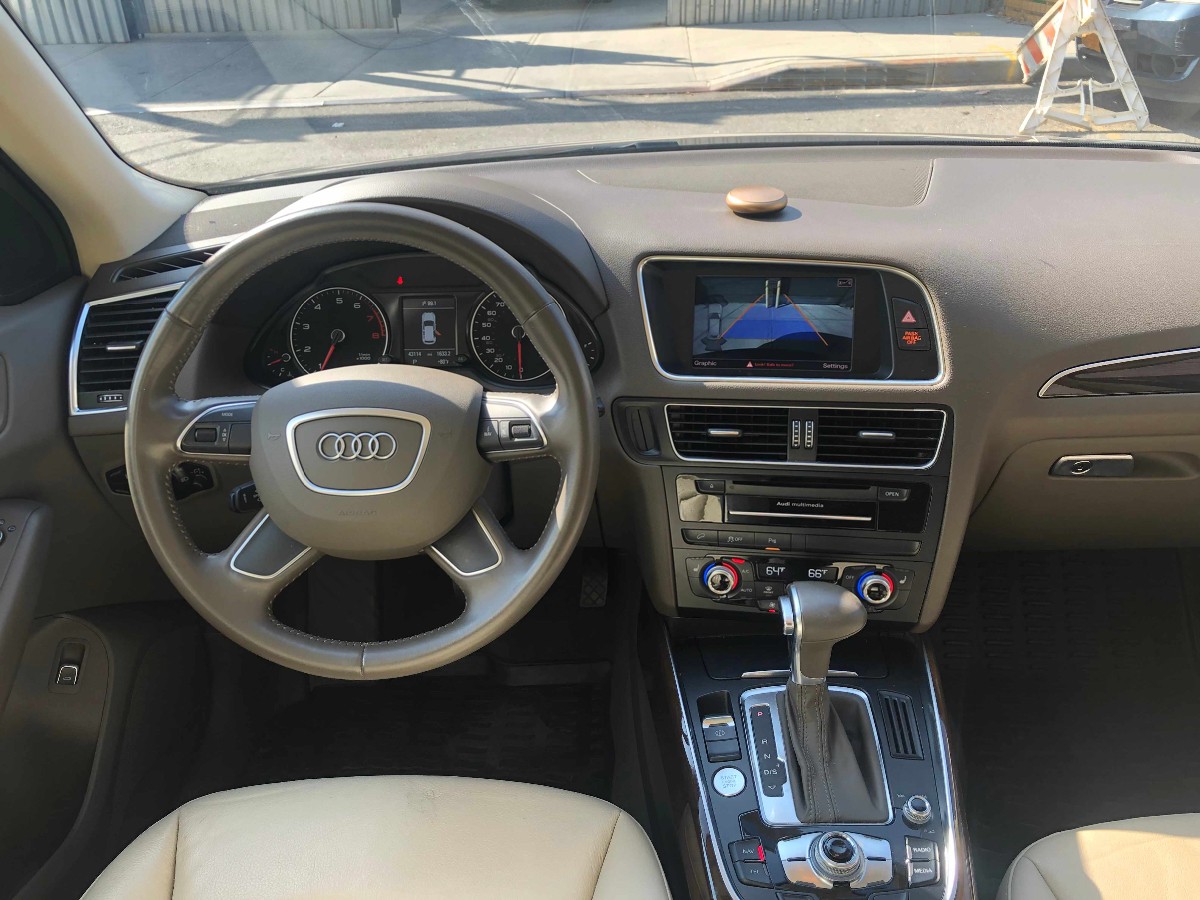 2014 Audi Q5 2.0 Quattro premium  棕色陪米色 开了43000 miles . 带天窗皮椅 倒车雷达 。 无事故车。