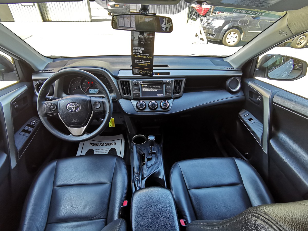 2014 Toyota RAV4 LE AWD 只开了58000miles. 无事故， 客人还包了皮椅座。