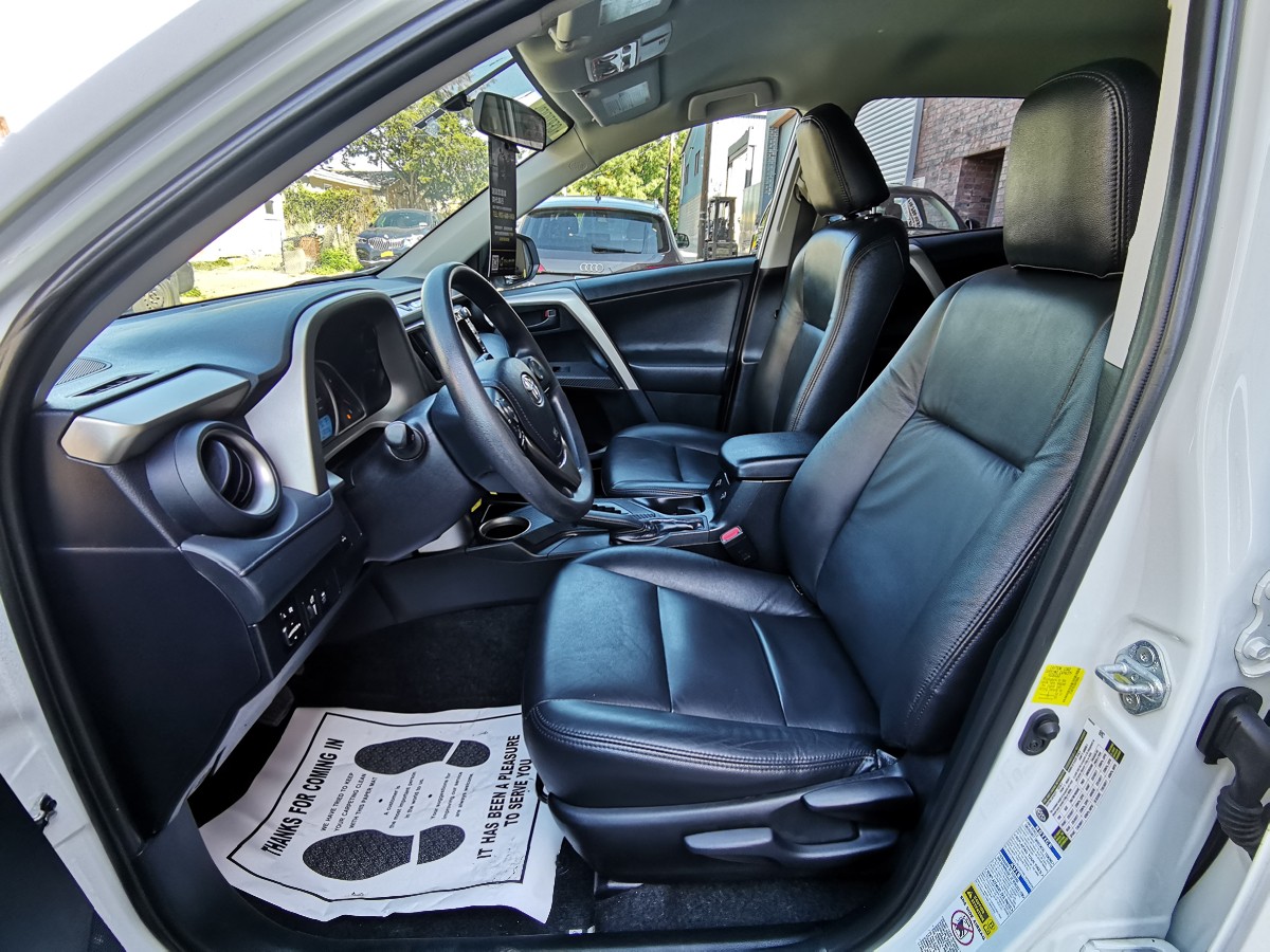 2014 Toyota RAV4 LE AWD 只开了58000miles. 无事故， 客人还包了皮椅座。