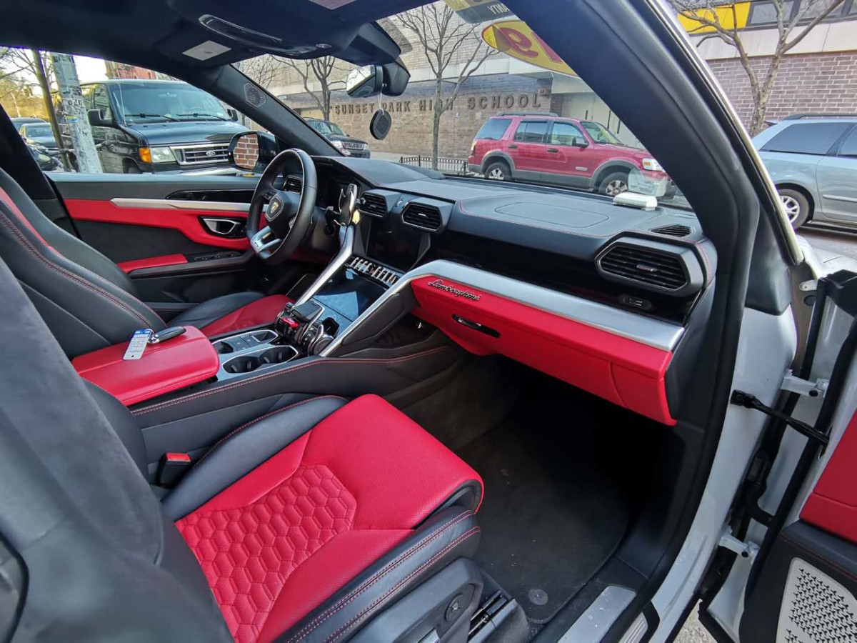 2019 Lamborghini Urus 兰博基尼，寻求实力买家！ 6462200243 cici Wu